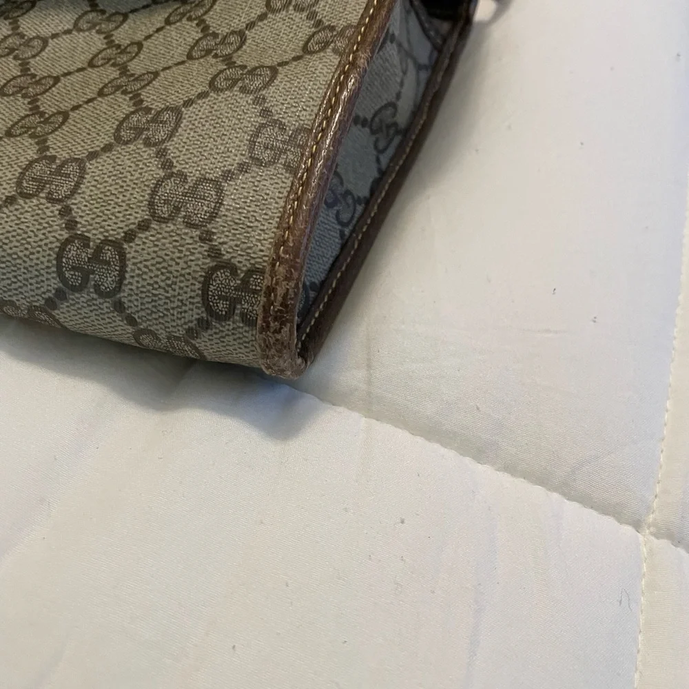 Gucci vintage shoulder bag, strap is removable can use as a clutch. - Picture 6 of 7